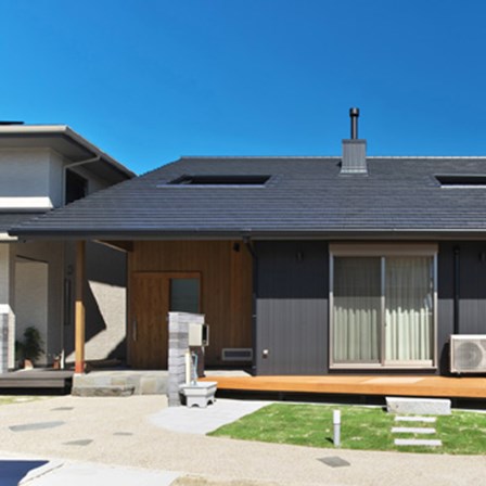 大きな無垢の柱と梁の木組みがダイナミックに家を支える 自然素材で仕上げたエコライフな家